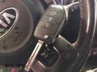 2016 Kia Soul + z VIN KNDJP3A51G7386182, wystawiony jako IAAI lot #41339753 z przebiegiem 144 526 mil mil oraz . Historia ofert i sprzedaży dostępna na DreamBid. Obrazek 11.