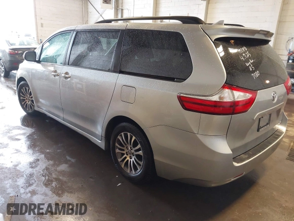 2019 Toyota Sienna XLE Auto Access Seat with VIN 5TDYZ3DC5KS977780, listed as a IAAI auction lot 42015998 with 100,387 mi miles. Bid and sale history available at carsss.com. Image 3.