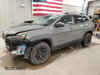 2019 Jeep Cherokee Trailhawk z VIN 1C4PJMBX7KD426213, wystawiony jako Copart lot #54957065 z przebiegiem 46 066 mil mil oraz Szkoda całkowita • Salvage title. Historia ofert i sprzedaży dostępna na DreamBid. Obrazek 1.