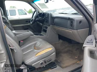 2004 Chevrolet Tahoe LS z VIN 1GNEC13Z84R140433, wystawiony jako IAAI lot #42352311 z przebiegiem Nie podano mil oraz . Historia ofert i sprzedaży dostępna na DreamBid. Obrazek 5.