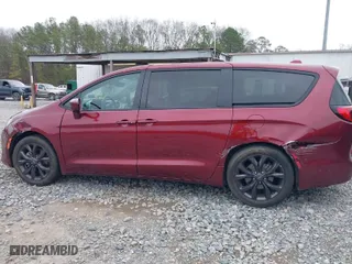 2020 Chrysler Pacifica Touring with VIN 2C4RC1FGXLR100447, listed as a IAAI auction lot 41514925 with 46,001 mi miles. Bid and sale history available at carsss.com. Image 14.