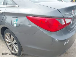 2011 Hyundai Sonata SE with VIN 5NPEC4AC1BH125690, listed as a IAAI auction lot 41696699 with 172,028 mi miles. Bid and sale history available at carsss.com. Image 6.