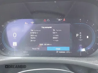 2022 Volvo XC60 Momentum z VIN YV4L12RKXN1052826, wystawiony jako IAAI lot #41869228 z przebiegiem 30 044 mil mil oraz . Historia ofert i sprzedaży dostępna na DreamBid. Obrazek 7.