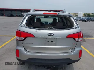 2014 Kia Sorento LX z VIN 5XYKT4A7XEG460996, wystawiony jako IAAI lot #42270696 z przebiegiem 105 677 mil mil oraz . Historia ofert i sprzedaży dostępna na DreamBid. Obrazek 13.