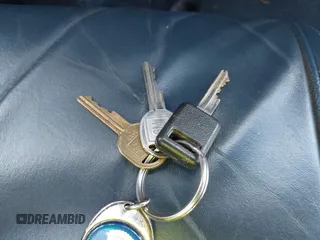 1986 Cadillac Seville z VIN 1G6KS6989GU813079, wystawiony jako IAAI lot #41732353 z przebiegiem Nie podano mil oraz . Historia ofert i sprzedaży dostępna na DreamBid. Obrazek 11.