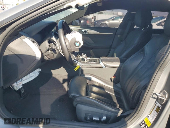 2023 BMW 8 Series M850i z VIN WBAGV8C0XPCK42813, wystawiony jako Copart lot #41823805 z przebiegiem Nie podano mil oraz Szkoda całkowita • Salvage title. Historia ofert i sprzedaży dostępna na DreamBid. Obrazek 7.