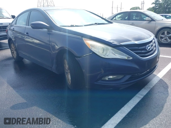 2013 Hyundai Sonata GLS z VIN 5NPEB4AC7DH726866, wystawiony jako IAAI lot #42306731 z przebiegiem 164 122 mil mil oraz . Historia ofert i sprzedaży dostępna na DreamBid. Obrazek 1.