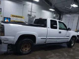 2000 GMC Sierra 2500 SLE z VIN 1GTGK29U5YZ195420, wystawiony jako IAAI lot #41440301 z przebiegiem 212 149 mil mil oraz . Historia ofert i sprzedaży dostępna na DreamBid. Obrazek 14.