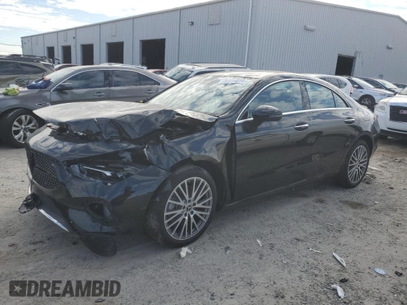 2025 Mercedes-Benz CLA 250 z VIN W1K5J4GB7SN516532, wystawiony jako Copart lot #86814014 z przebiegiem 4 053 mil mil oraz Szkoda całkowita • Salvage title. Historia ofert i sprzedaży dostępna na DreamBid. Obrazek 1.
