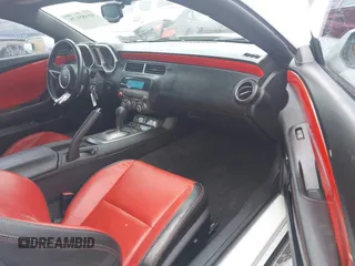 2011 Chevrolet Camaro 2LT z VIN 2G1FC1ED0B9197157, wystawiony jako IAAI lot #41485175 z przebiegiem 133 049 mil mil oraz . Historia ofert i sprzedaży dostępna na DreamBid. Obrazek 5.