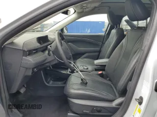 2023 Ford Mustang Mach-E Premium с VIN 3FMTK3SU6PMB06464, выставлен на аукционе Copart как лот 59789035 с пробегом 18 807 миль миль и На запчасти • Non repairable. История ставок и продаж доступна на DreamBid. Изображение 7.