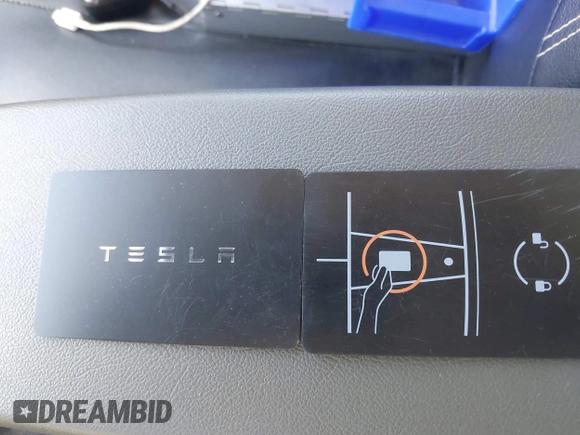 2025 Tesla Model Y Long Range with VIN 7SAYGDED7SA373235, listed as a IAAI auction lot 42100950 with 650 mi miles and . Bid and sale history available at DreamBid. Image 11.
