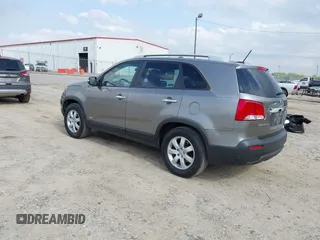 2013 Kia Sorento LX with VIN 5XYKTDA28DG336051, listed as a IAAI auction lot 41956476 with 179,549 mi miles. Bid and sale history available at carsss.com. Image 3.