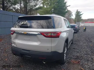 2019 Chevrolet Traverse LT Cloth with VIN 1GNEVGKW6KJ127390, listed as a IAAI auction lot 41971142 with 44,335 mi miles. Bid and sale history available at carsss.com. Image 4.
