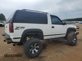1998 Chevrolet Tahoe z VIN 3GNEK18R0WG147603, wystawiony jako Copart lot #51483845 z przebiegiem 187 582 mil mil oraz Szkoda całkowita • Salvage title. Historia ofert i sprzedaży dostępna na DreamBid. Obrazek 3.