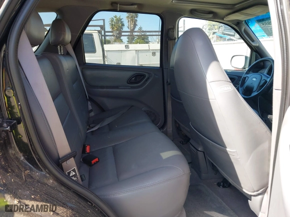 2001 Ford Escape XLT with VIN 1FMCU03181KA15501, listed as a IAAI auction lot 41857955 with 157,344 mi miles. Bid and sale history available at carsss.com. Image 8.