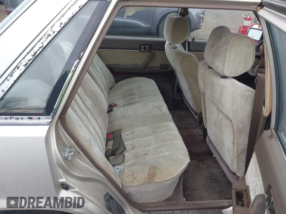 1985 Toyota Camry z VIN JT2SV16E9F0351378, wystawiony jako IAAI lot #42194705 z przebiegiem 192 476 mil mil oraz . Historia ofert i sprzedaży dostępna na DreamBid. Obrazek 8.