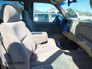 1997 Chevrolet Suburban with VIN 3GNFK16R9VG184722, listed as a IAAI auction lot 41662635 with 176,652 mi miles. Bid and sale history available at carsss.com. Image 5.