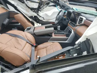 2024 Toyota Tundra 1794 Edition z VIN 5TFMA5DB4RX185682, wystawiony jako Copart lot #52884035 z przebiegiem Nie podano mil oraz Szkoda całkowita • Salvage title. Historia ofert i sprzedaży dostępna na DreamBid. Obrazek 7.