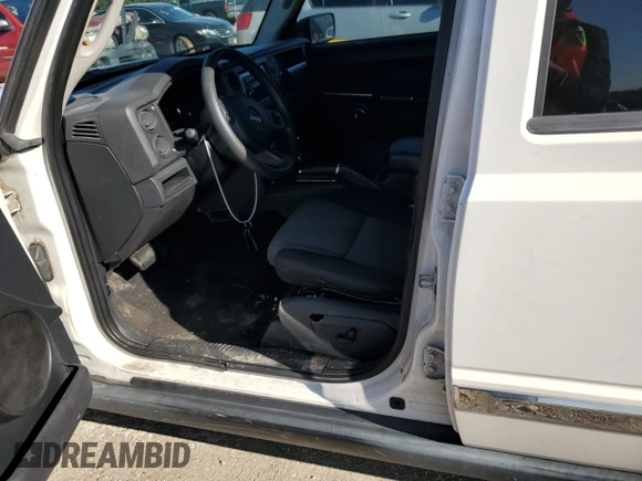 2010 Jeep Commander Sport with VIN 1J4RH4GK9AC113888, listed as a Copart auction lot 84553544 with 208,109 mi miles and Salvage title. Bid and sale history available at DreamBid. Image 7.
