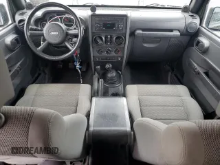 2007 Jeep Wrangler Unlimited Sahara z VIN 1J4GA59127L106988, wystawiony jako Copart lot #59750975 z przebiegiem 154 233 mil mil oraz Czysty tytuł • Clean title. Historia ofert i sprzedaży dostępna na DreamBid. Obrazek 8.