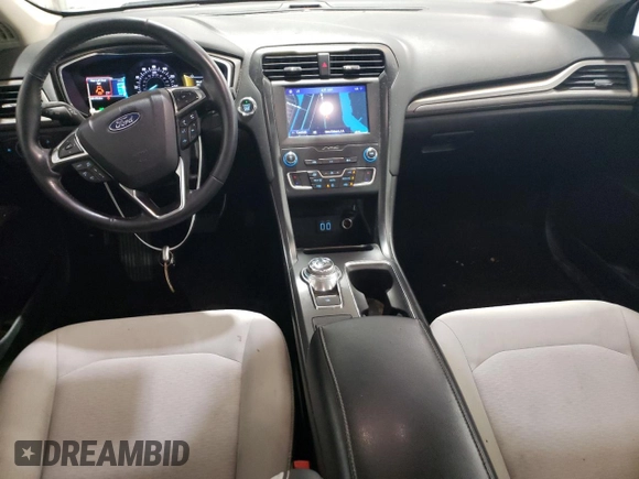 2020 Ford Fusion SE with VIN 3FA6P0HD8LR220834, listed as a Copart auction lot 63946975 with 131,475 mi miles and Clean title. Bid and sale history available at DreamBid. Image 8.
