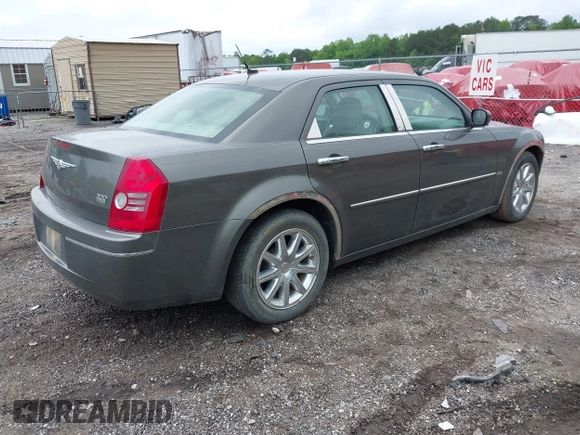2008 Chrysler 300 Touring z VIN 2C3LA53G08H165266, wystawiony jako IAAI lot #42219596 z przebiegiem 119 141 mil mil oraz . Historia ofert i sprzedaży dostępna na DreamBid. Obrazek 4.