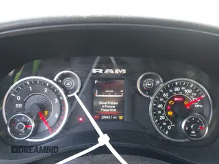 2024 Ram 2500 Tradesman z VIN 3C6UR5CL9RG245485, wystawiony jako IAAI lot #41724661 z przebiegiem 29 445 mil mil oraz . Historia ofert i sprzedaży dostępna na DreamBid. Obrazek 7.