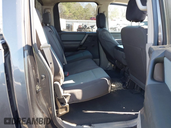 2004 Nissan Titan LE with VIN 1N6AA07A04N552555, listed as a IAAI auction lot 41574888 with 331,574 mi miles and . Bid and sale history available at DreamBid. Image 8.