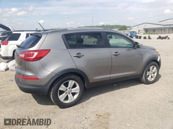 2011 Kia Sportage LX z VIN KNDPB3A2XB7062218, wystawiony jako Copart lot #54433555 z przebiegiem 132 819 mil mil oraz Szkoda całkowita • Salvage title. Historia ofert i sprzedaży dostępna na DreamBid. Obrazek 3.