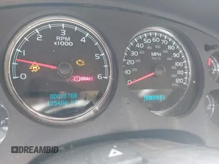 2008 Chevrolet Suburban LTZ z VIN 1GNFC160X8R221599, wystawiony jako IAAI lot #42774069 z przebiegiem 135 406 mil mil oraz . Historia ofert i sprzedaży dostępna na DreamBid. Obrazek 7.