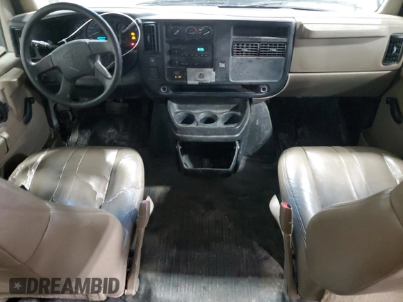 2007 Chevrolet Express Passenger z VIN 1GAHG39U571248683, wystawiony jako Copart lot #41487325 z przebiegiem 126 216 mil mil oraz Szkoda całkowita • Salvage title. Historia ofert i sprzedaży dostępna na DreamBid. Obrazek 8.