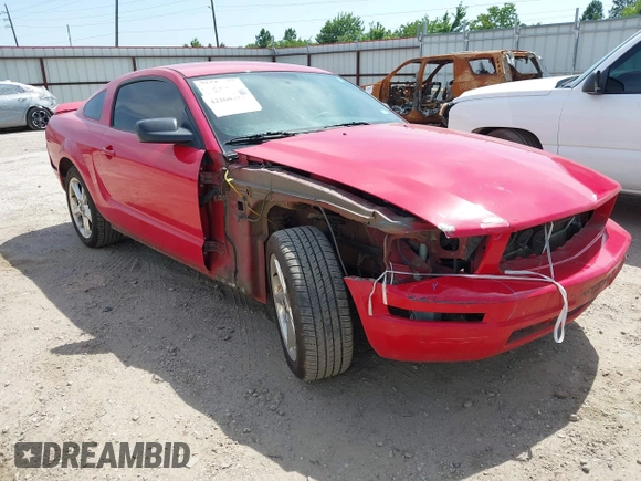 2008 Ford Mustang Deluxe z VIN 1ZVHT80N585139220, wystawiony jako IAAI lot #42260294 z przebiegiem 159 959 mil mil oraz . Historia ofert i sprzedaży dostępna na DreamBid. Obrazek 1.