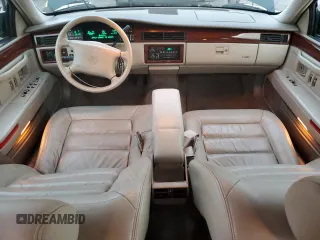 1995 Cadillac DeVille z VIN 1G6KD52B0SU252838, wystawiony jako Copart lot #87642595 z przebiegiem 72 847 mil mil oraz Szkoda całkowita • Salvage title. Historia ofert i sprzedaży dostępna na DreamBid. Obrazek 8.