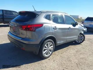 2019 Nissan Rogue Sport SV with VIN JN1BJ1CPXKW242592, listed as a IAAI auction lot 40917011 with 74,018 mi miles. Bid and sale history available at carsss.com. Image 4.