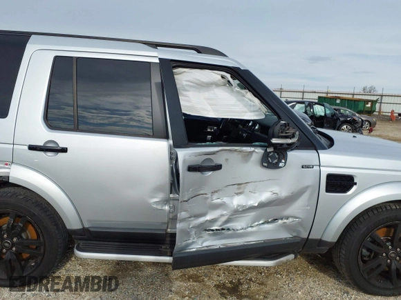 2016 Land Rover LR4 HSE z VIN SALAG2V68GA825659, wystawiony jako IAAI lot #40805256 z przebiegiem 124 342 mil mil oraz . Historia ofert i sprzedaży dostępna na DreamBid. Obrazek 6.