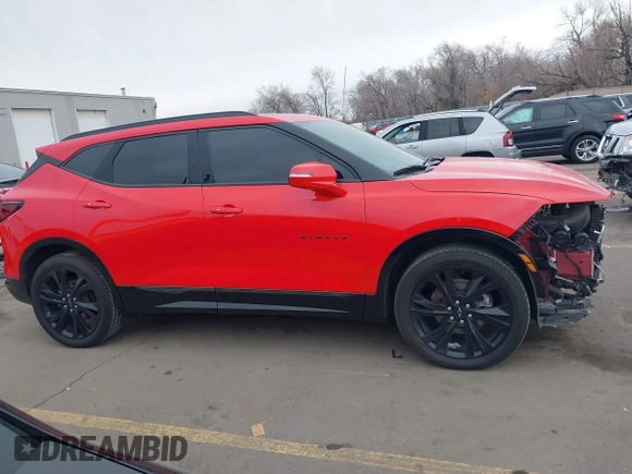 2021 Chevrolet Blazer RS z VIN 3GNKBKRS1MS555161, wystawiony jako IAAI lot #41544585 z przebiegiem 45 494 mil mil oraz . Historia ofert i sprzedaży dostępna na DreamBid. Obrazek 14.