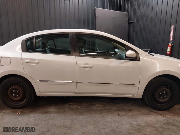 2011 Nissan Sentra 2.0 SR with VIN 3N1AB6AP7BL706114, listed as a IAAI auction lot 41822941 with 124,684 mi miles. Bid and sale history available at carsss.com. Image 13.