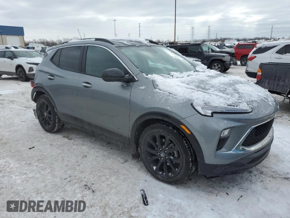 2025 Buick Encore GX Sport Touring с VIN KL4AMDSL2SB028827, выставлен на аукционе Copart как лот 46407335 с пробегом 5 901 миль миль и Списание • Salvage title. История ставок и продаж доступна на DreamBid. Изображение 4.