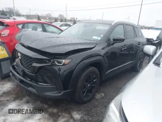 2025 Mazda CX-50 S Preferred z VIN 7MMVABBM4SN306171, wystawiony jako IAAI lot #41037323 z przebiegiem Nie podano mil oraz . Historia ofert i sprzedaży dostępna na DreamBid. Obrazek 2.
