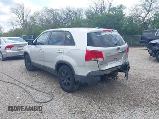 2013 Kia Sorento LX with VIN 5XYKTCA60DG372961, listed as a IAAI auction lot 42061693 with 181,034 mi miles. Bid and sale history available at carsss.com. Image 3.