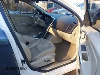 2013 Volvo XC60 T6 z VIN YV4902DZ1D2370635, wystawiony jako IAAI lot #41314514 z przebiegiem 171 696 mil mil oraz . Historia ofert i sprzedaży dostępna na DreamBid. Obrazek 5.