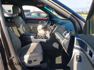 2015 Ford Explorer XLT with VIN 1FM5K8D80FGA93600, listed as a IAAI auction lot 41892821 with 207,028 mi miles and . Bid and sale history available at carsss.com. Image 5.