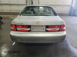 2001 Lexus ES 300 with VIN JT8BF28GX10342284, listed as a Copart auction lot 50075685 with 208,211 mi miles and Salvage Title. Bid and sale history available at DreamBid. Image 6.