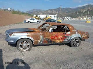 1967 Ford Mustang z VIN 0000007R01C215879, wystawiony jako IAAI lot #41377825 z przebiegiem Nie podano mil oraz . Historia ofert i sprzedaży dostępna na DreamBid. Obrazek 6.
