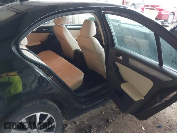 2018 Volkswagen Jetta SE with VIN 3VWDB7AJ3JM214858, listed as a IAAI auction lot 42151137 with 100,346 mi miles and . Bid and sale history available at DreamBid. Image 8.