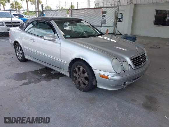 2001 Mercedes-Benz CLK 320/430 z VIN WDBLK65G51T083813, wystawiony jako IAAI lot #42412526 z przebiegiem 94 210 mil mil oraz . Historia ofert i sprzedaży dostępna na DreamBid. Obrazek 1.