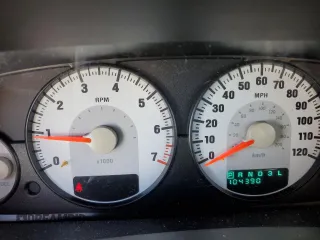 2006 Dodge Stratus SXT z VIN 1B3EL46R46N185788, wystawiony jako Copart lot #71580104 z przebiegiem 104 390 mil mil oraz Szkody całkowita. Historia ofert i sprzedaży dostępna na DreamBid. Obrazek 9.