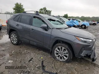2023 Toyota RAV4 XLE Premium z VIN 2T3A1RFVXPC389584, wystawiony jako Copart lot #56968825 z przebiegiem 15 098 mil mil oraz Szkoda całkowita • Salvage title. Historia ofert i sprzedaży dostępna na DreamBid. Obrazek 4.
