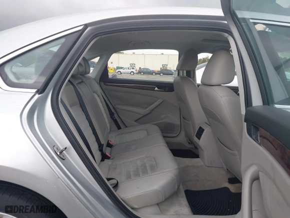 2013 Volkswagen Passat SEL Premium with VIN 1VWCM7A30DC001492, listed as a IAAI auction lot 41981749 with 1 mi miles. Bid and sale history available at carsss.com. Image 8.